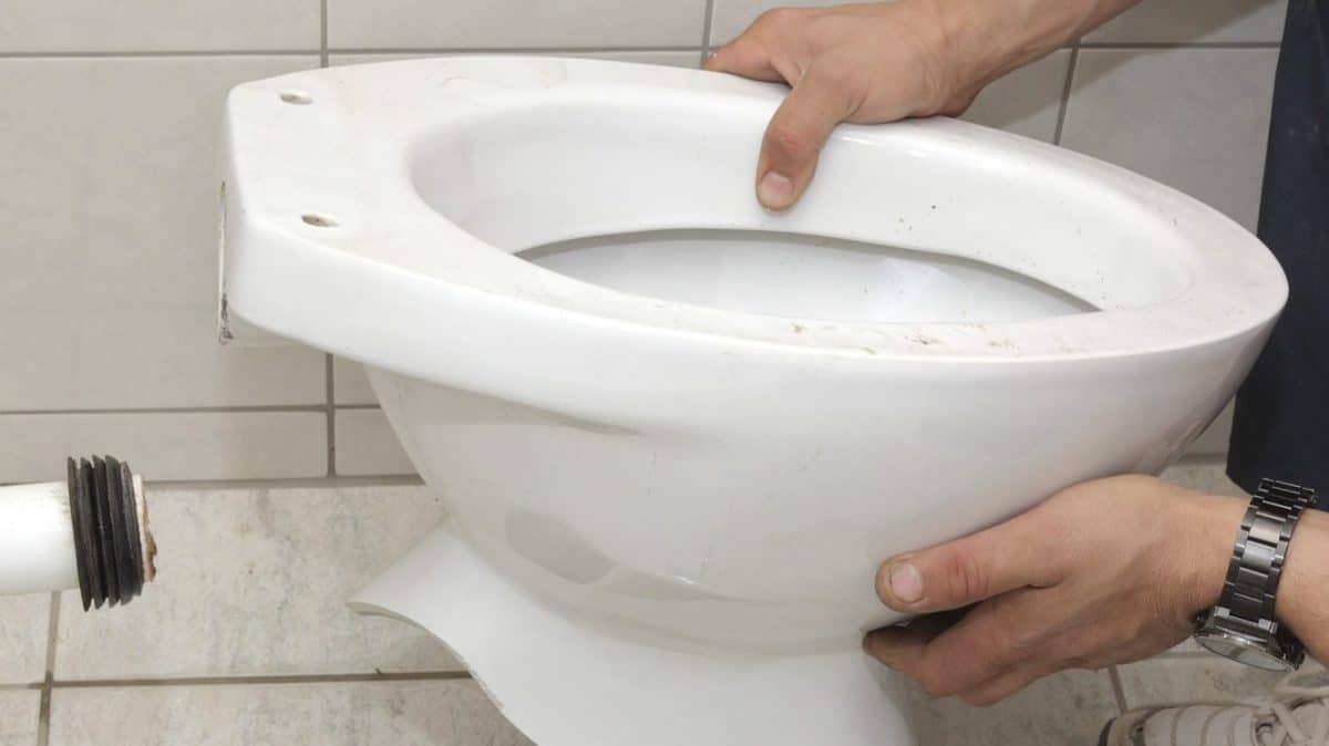 Toilet Plumbing Common Issues and How Plumbers Fix Them